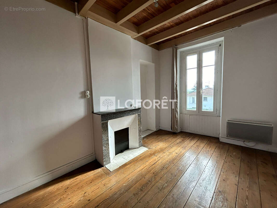 Maison à MONTLIEU-LA-GARDE