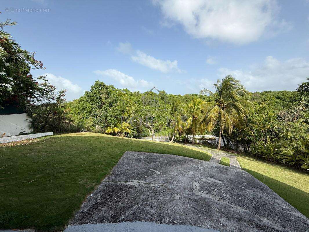 À vendre – exclusivité – maison t5 à sainte-anne (97180) - photo 2