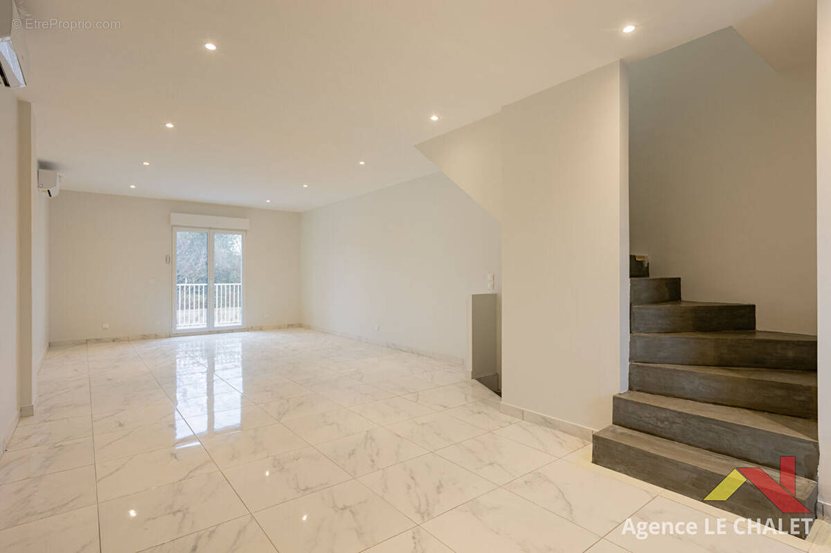 Maison à VILLENEUVE-LE-ROI