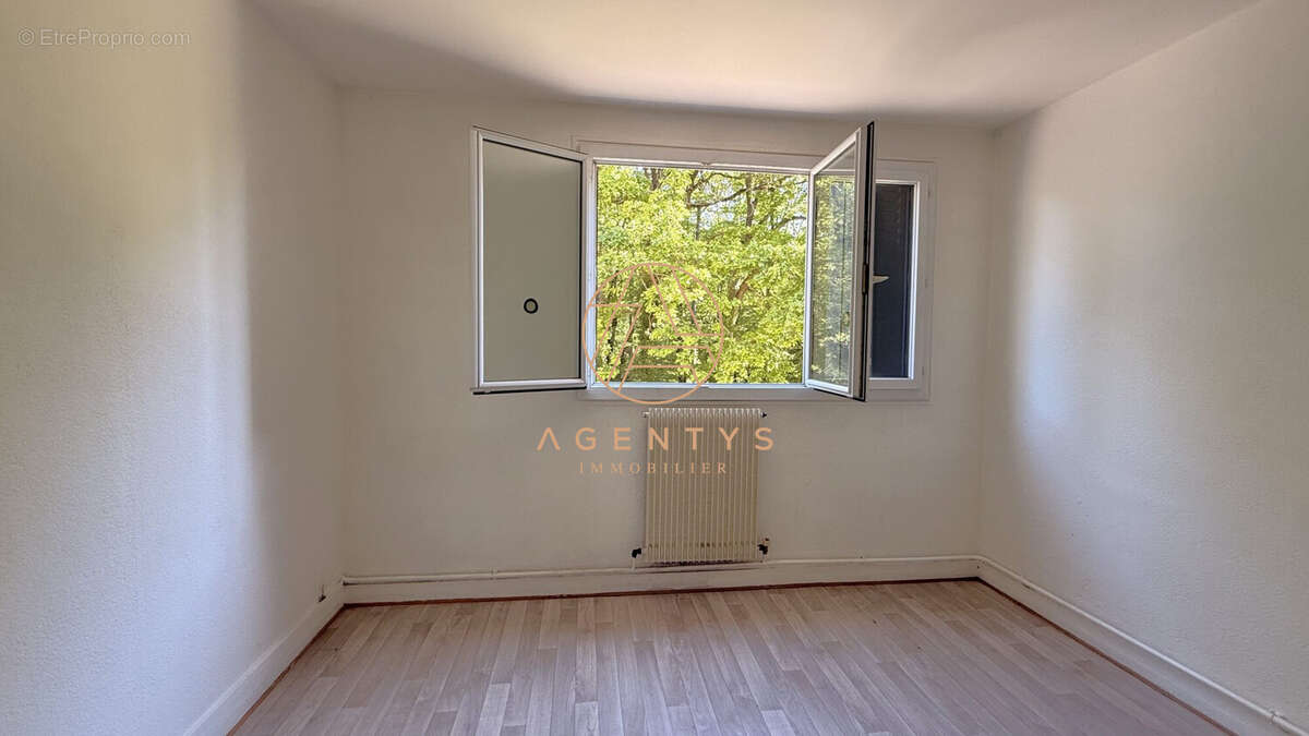 Appartement à LE PLESSIS-TREVISE