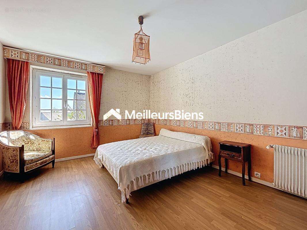 Maison à MONTREUIL-LE-GAST