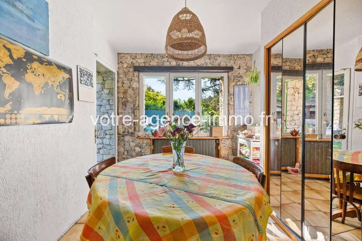 Maison à TOURRETTE-LEVENS