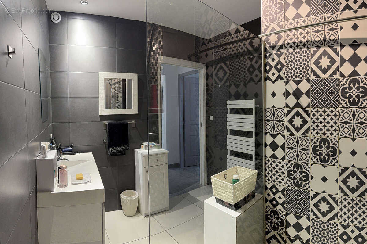 Appartement à SAINTE-CECILE-LES-VIGNES