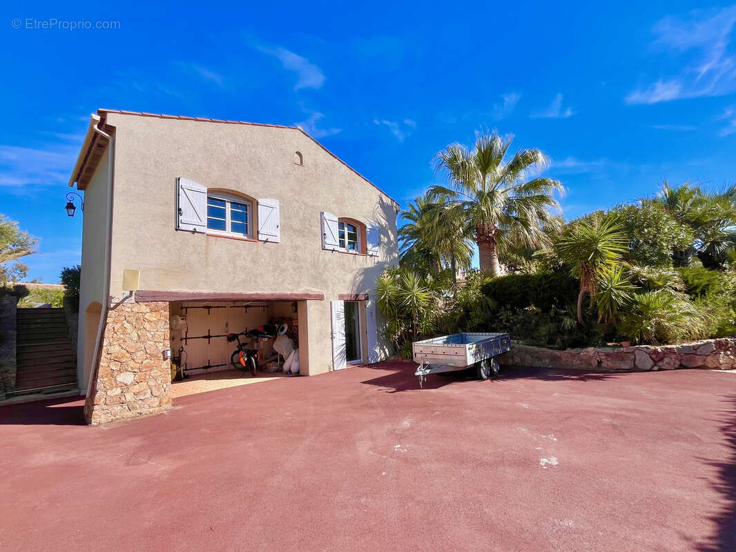 Maison à LES ISSAMBRES