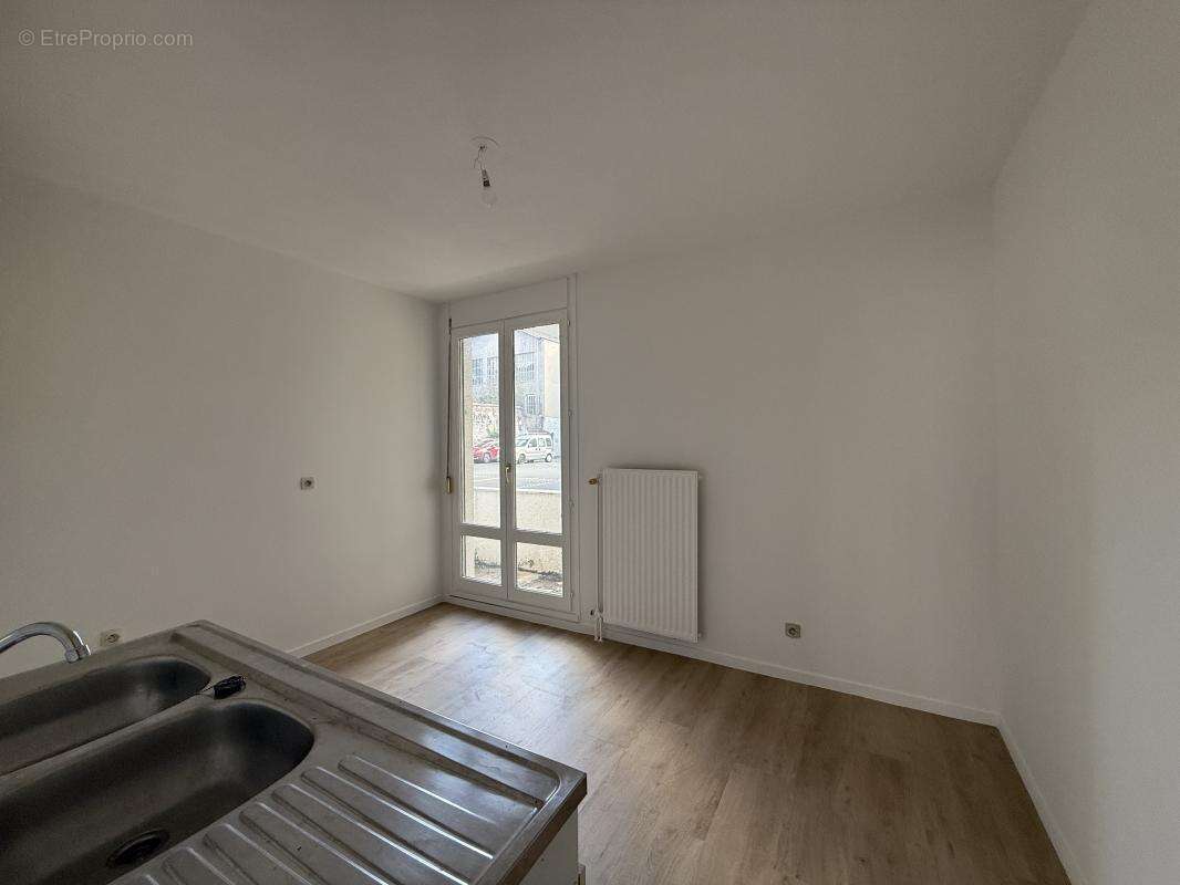 Appartement à LE CHAMBON-FEUGEROLLES