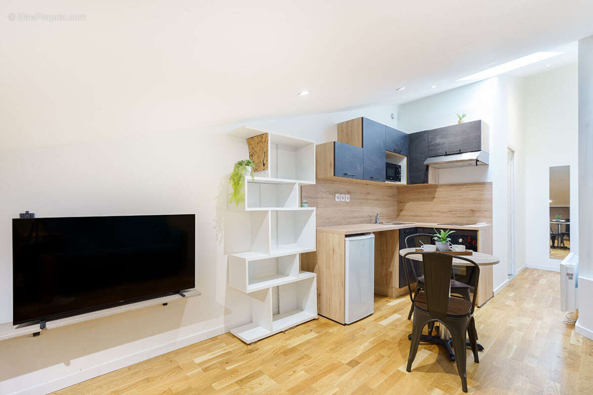 Studio T1 meublé - centre ville - photo 3