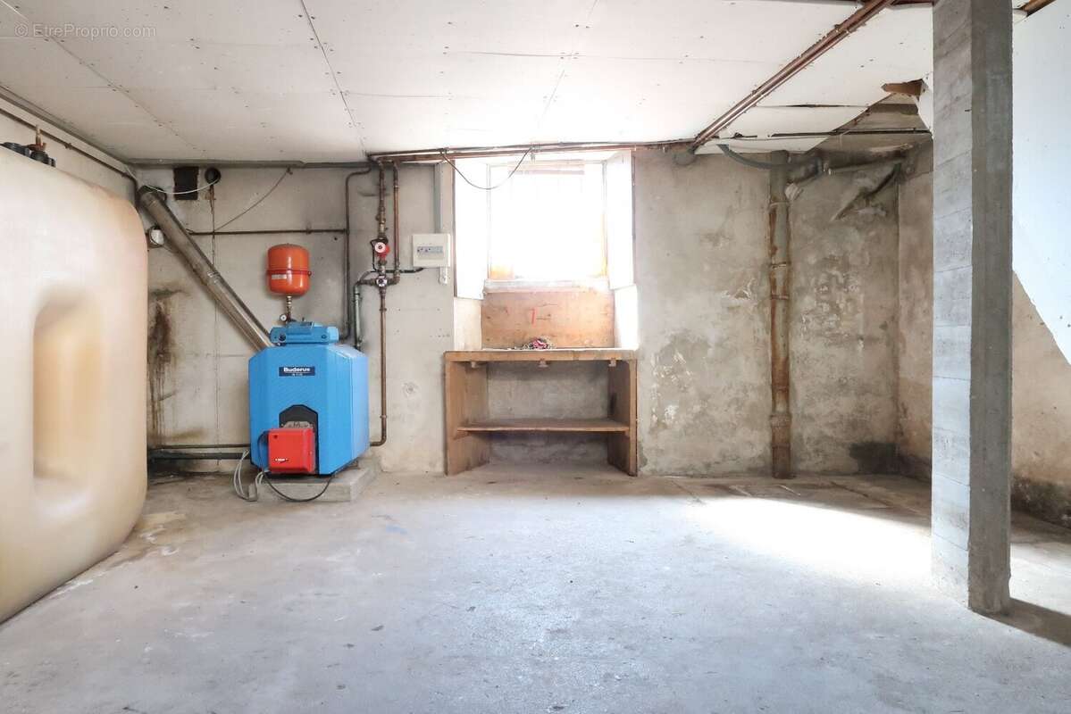 Maison à SAINT-ROMAIN-LACHALM