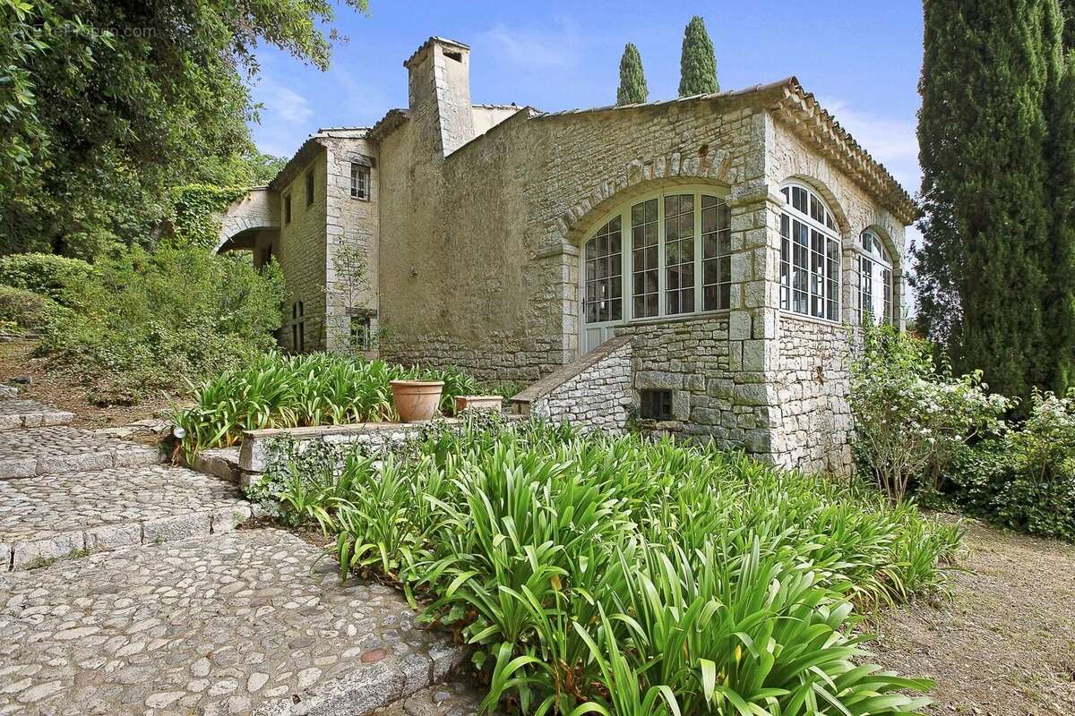 Maison à TOURRETTES-SUR-LOUP