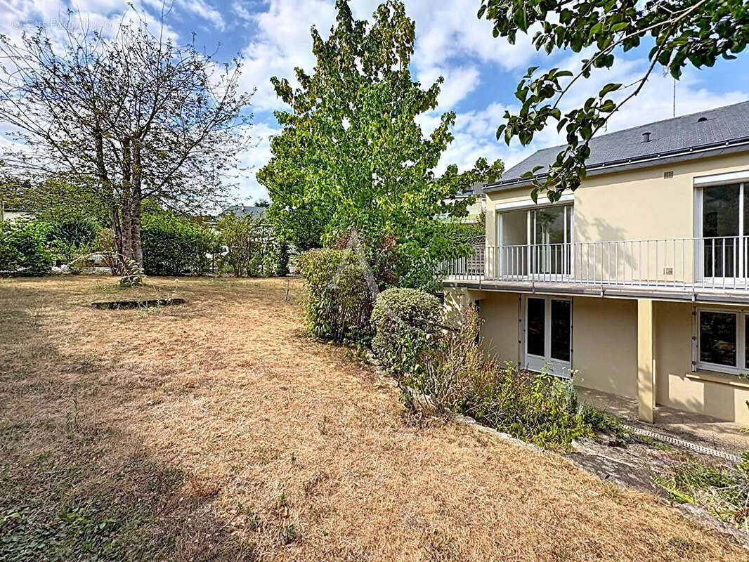 Maison familiale de 125 m² à Saint-Hilaire-Saint-Florent - photo 2