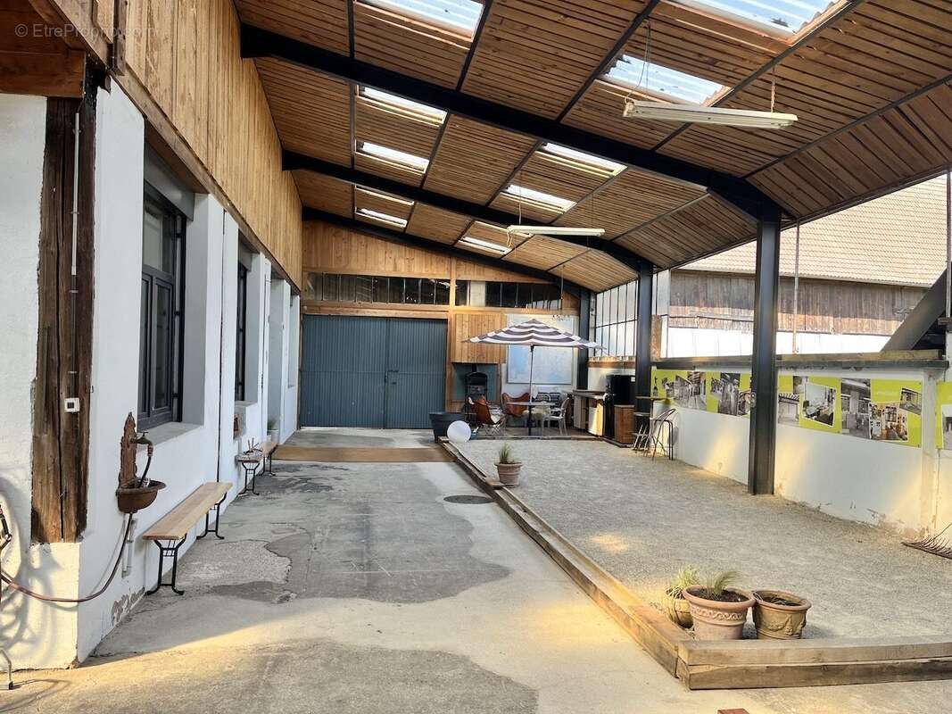 Vue Parking-Boulodrome - Appartement à EPFIG
