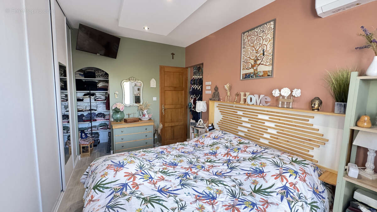 Maison à SAINT-LAURENT-DE-LA-SALANQUE