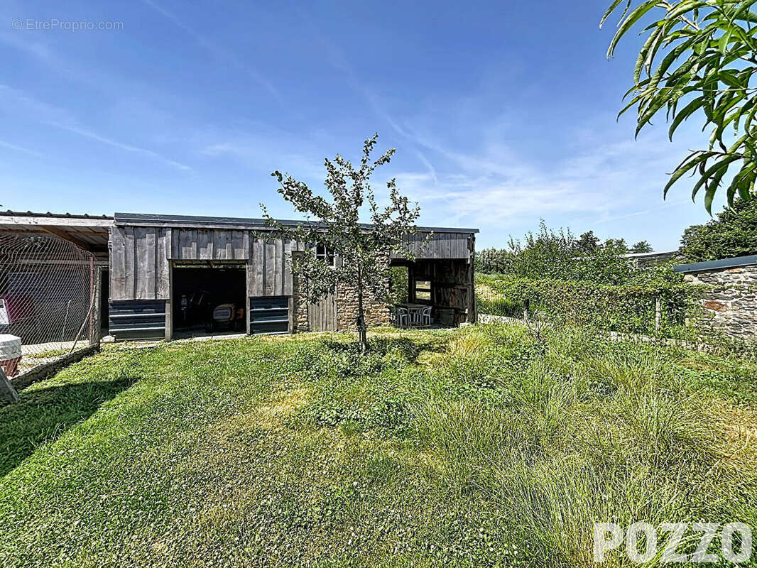 A Vendre à GENÊTS (50530)  - Maison en pierres 189 m² -7 pièces - 4 à 6 chambres - Baie du Mont-Saint-Michel - photo 3