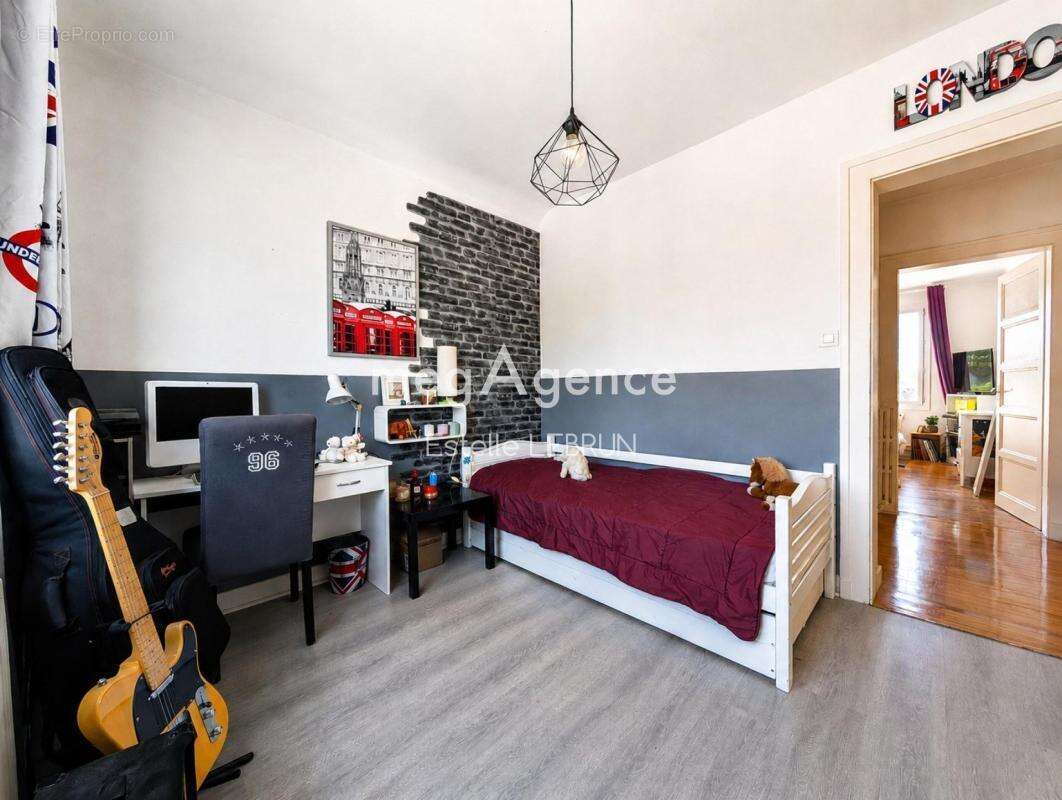 Maison - 8 pièces - 6 Chambres - Studio 16m² - Garage - Stationnement - Sous-Sol Complet - Jardin Sans Vis-à-Vis - photo 7