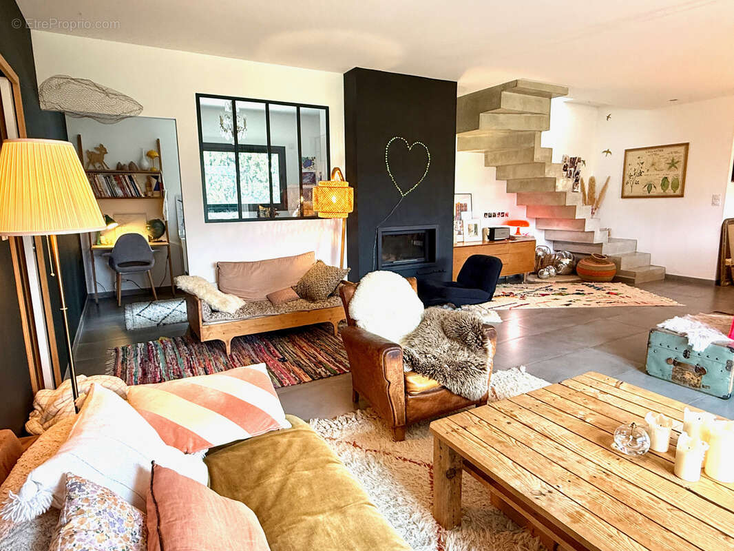 Maison à SAINTE-CECILE-LES-VIGNES