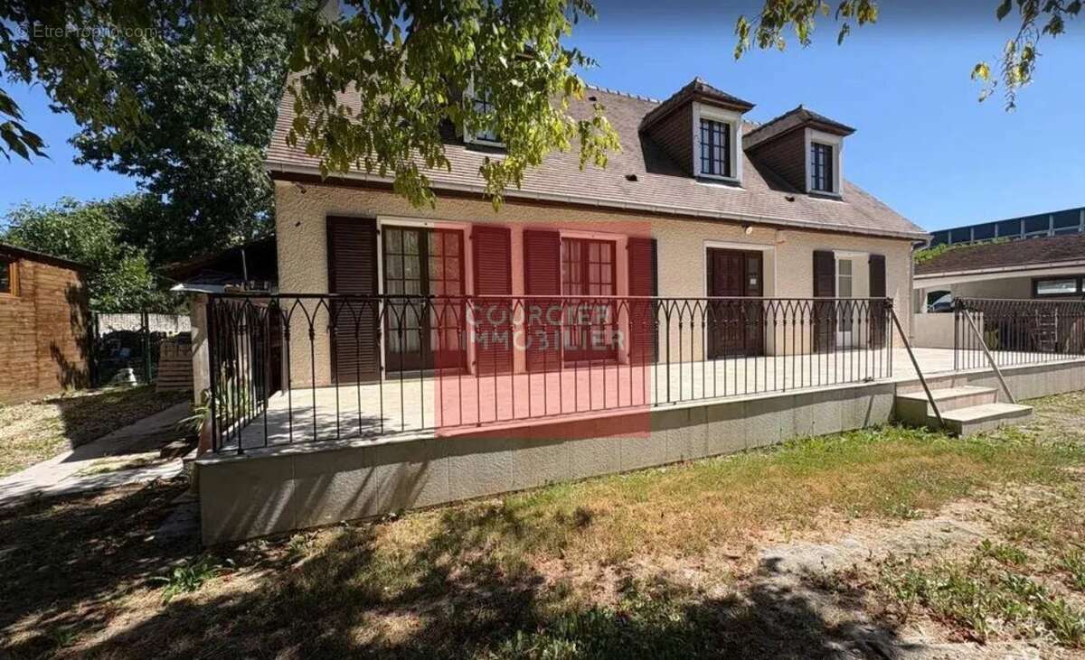 Maison à LE MESNIL-SAINT-DENIS