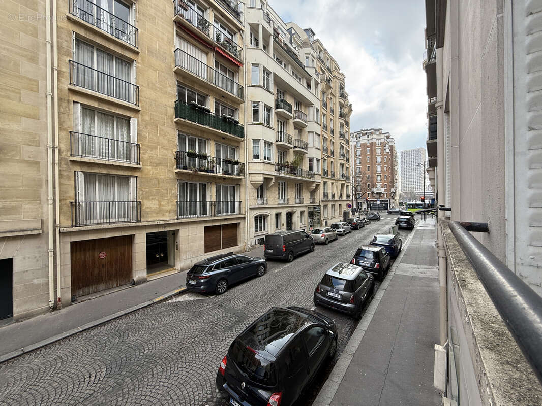 Appartement à PARIS-16E