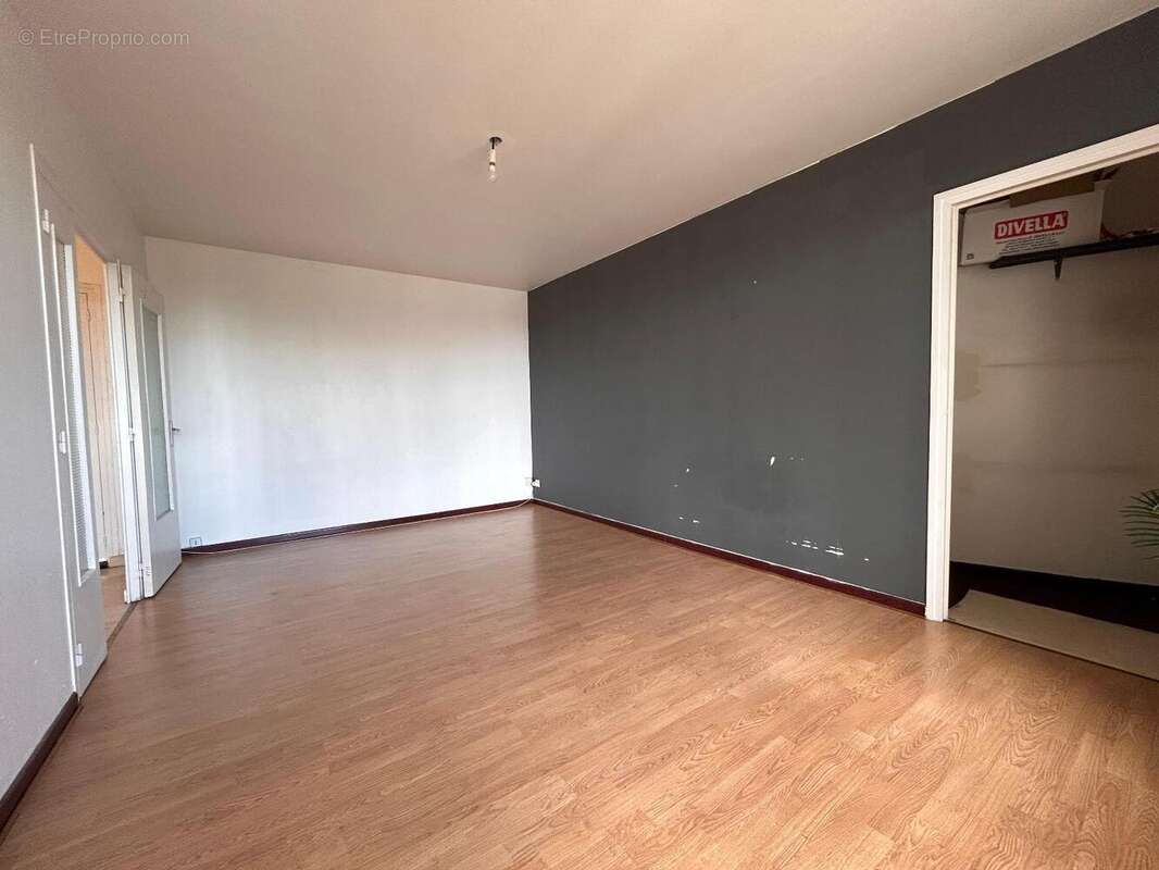   - Appartement à DECINES-CHARPIEU