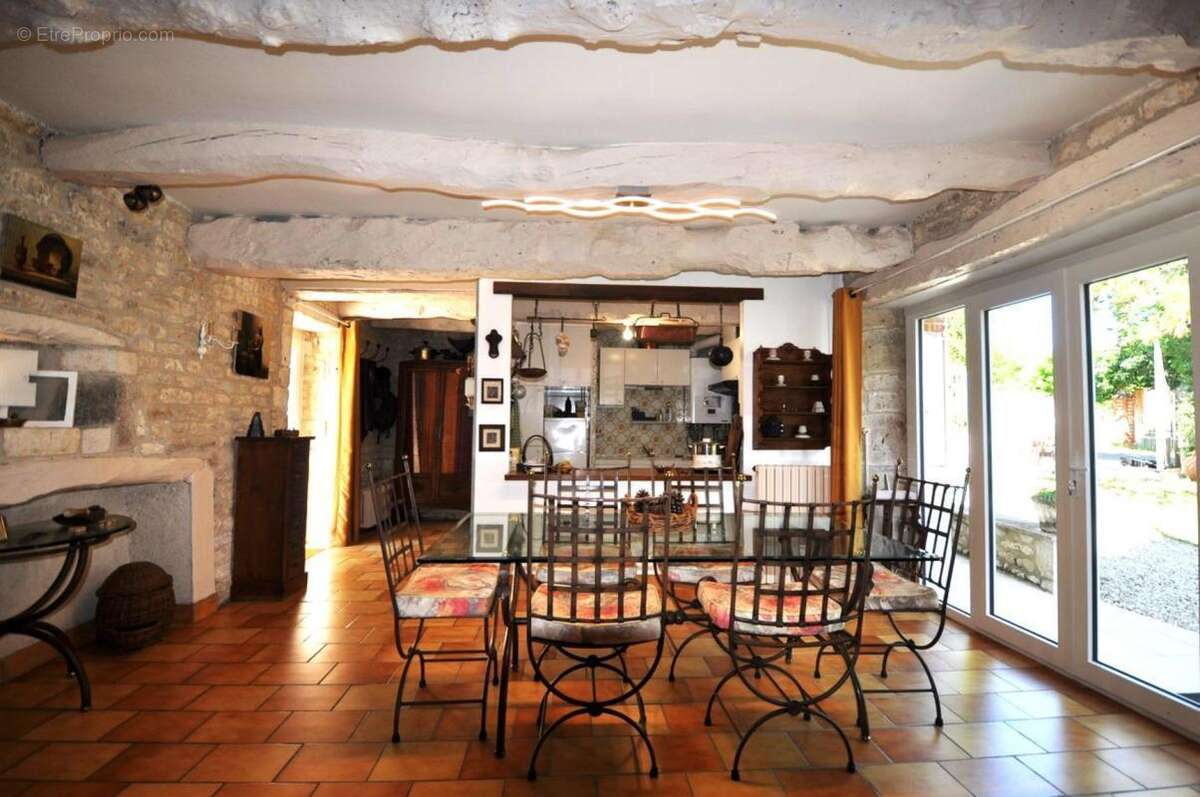 Maison à VILLENEUVE-SUR-VERE