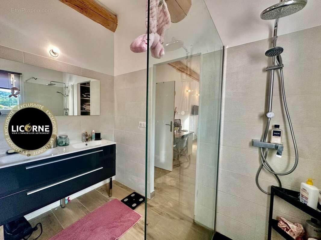 Appartement à LE PUY-SAINTE-REPARADE