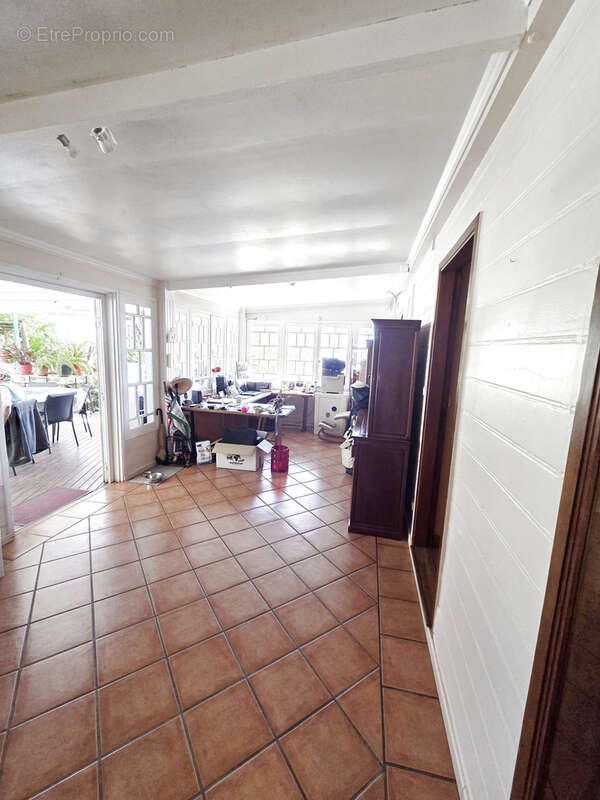 A vendre à La Montagne, villa créole F4-5 + bungalow - photo 10