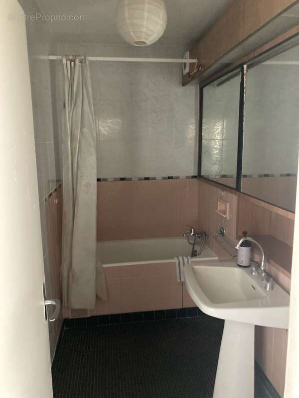Appartement à PARIS-19E