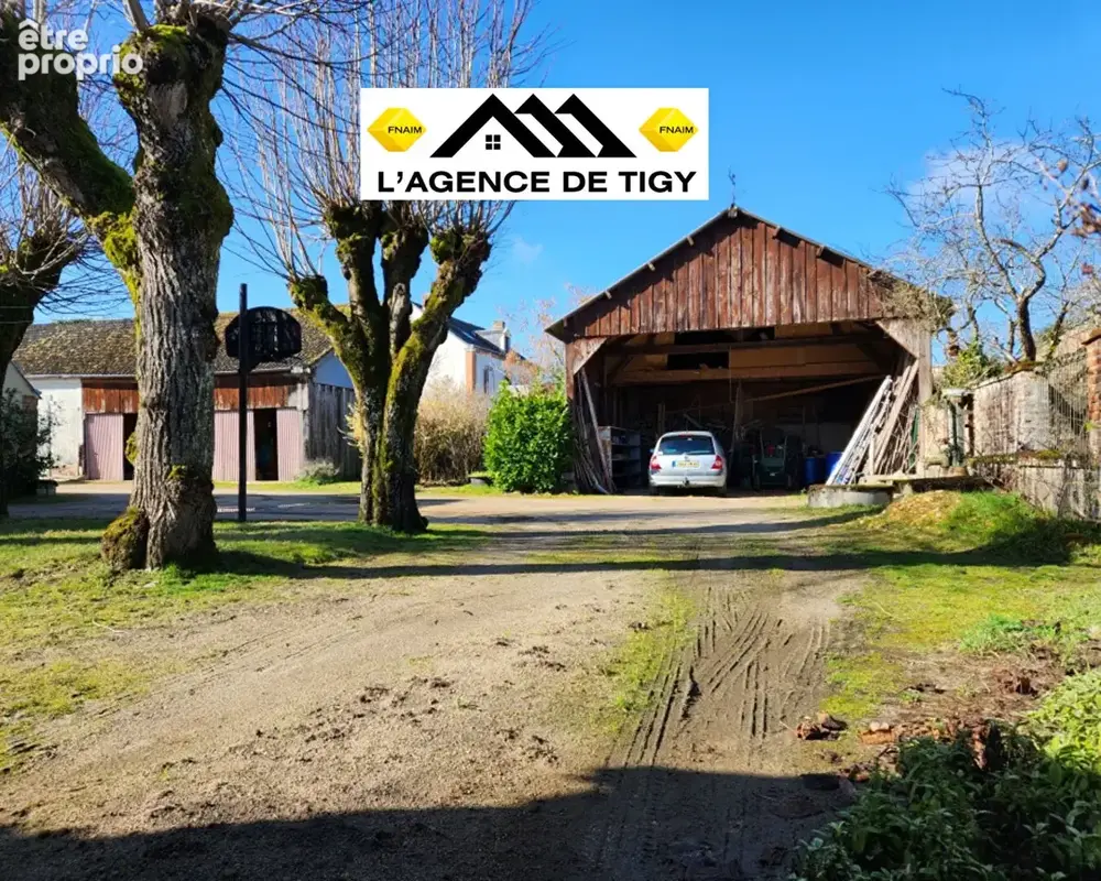 À VENDRE  "RARE": Maison avec multiples dépendances - photo 9