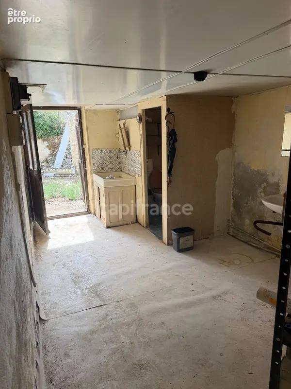 Ensemble de maisons anciennes à rénover d'environ 180m² à Neuville de Poitou (86) - photo 6