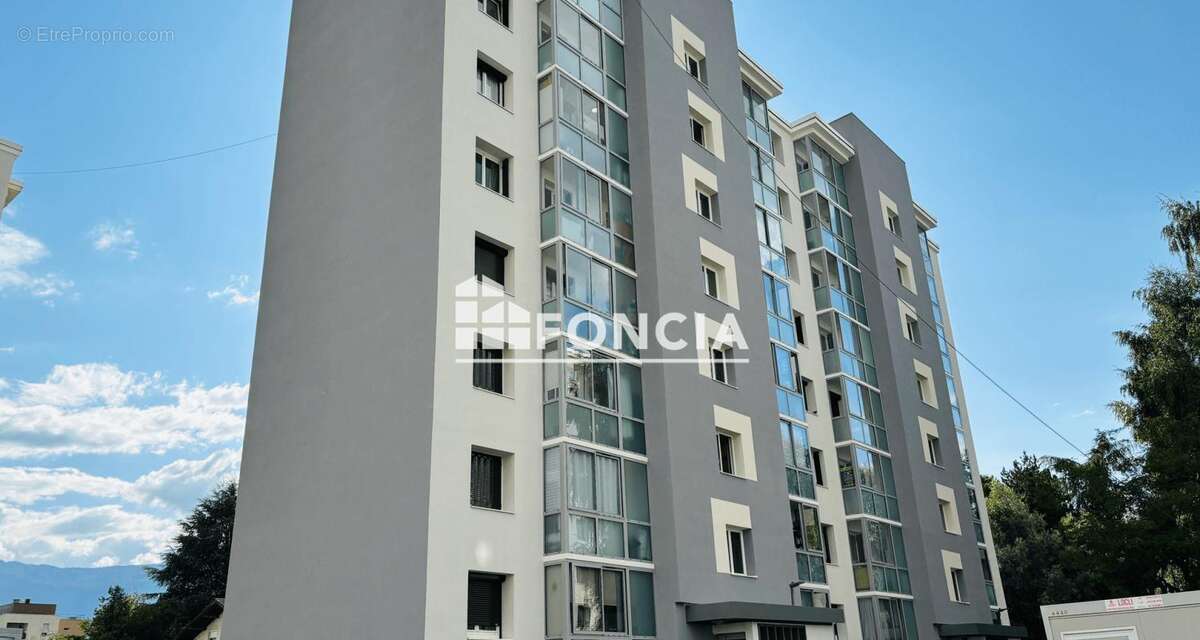 Appartement à SAINT-MARTIN-D'HERES