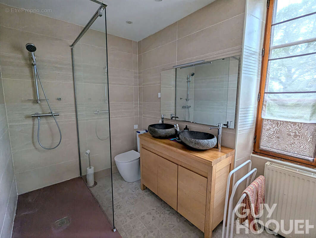 Maison à VENDEUVRE-DU-POITOU