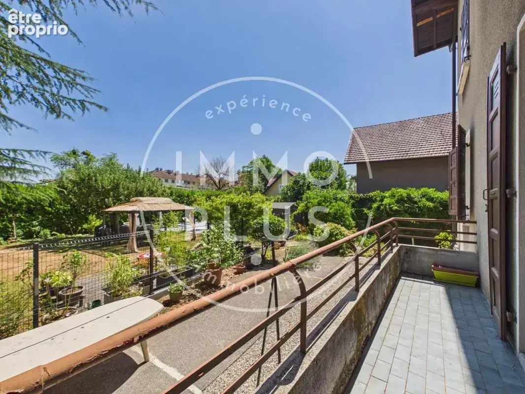 Vente - Appartement - 4 pièces + cuisine - 78,91 m² - 343 000 € - photo 3