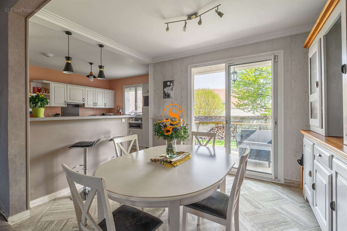 Maison à LA CHAPELLE-EN-SERVAL