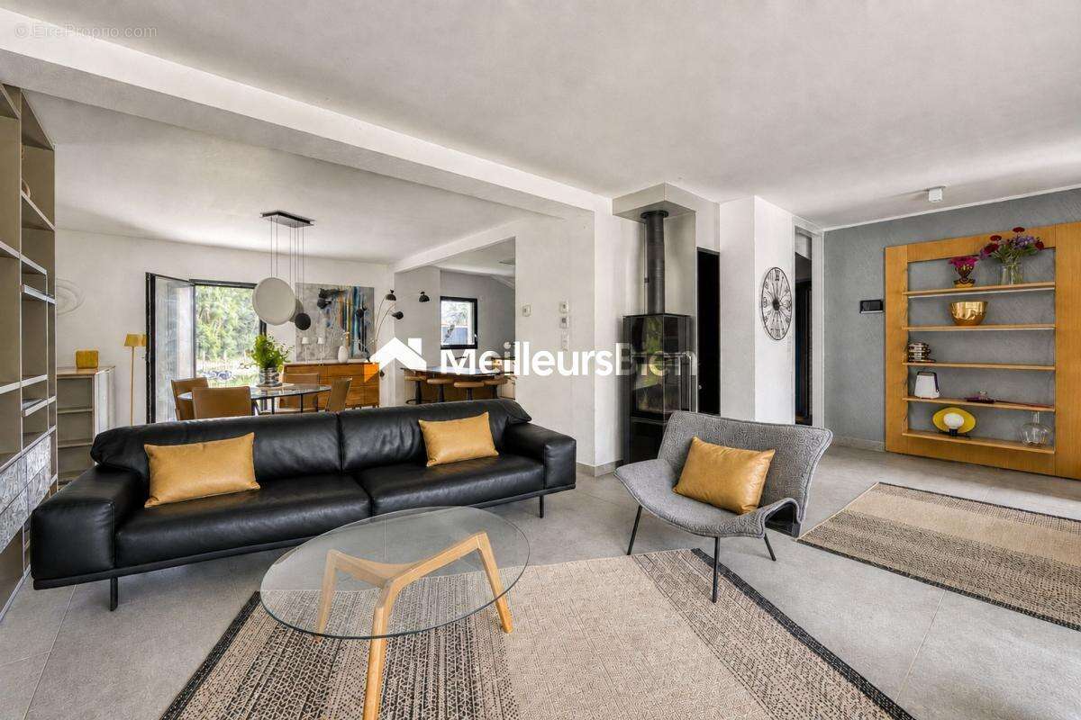 AMANCY - Belle maison familiale de 151m2 avec piscine - 4 chambres - photo 3