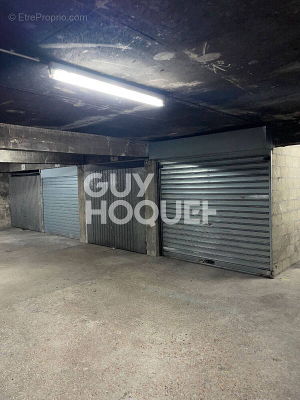 Parking à PARIS-12E