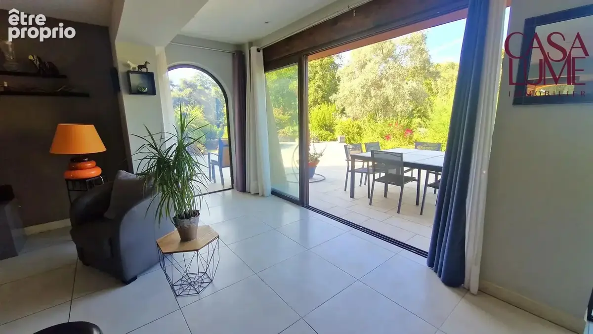 Villa F6 + F2/3 avec piscine et 4200 m² de terrain - photo 7