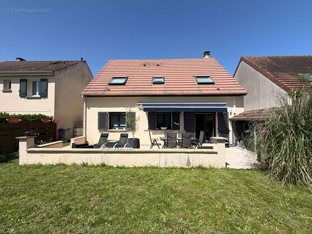 Maison à SAVIGNY-LE-TEMPLE