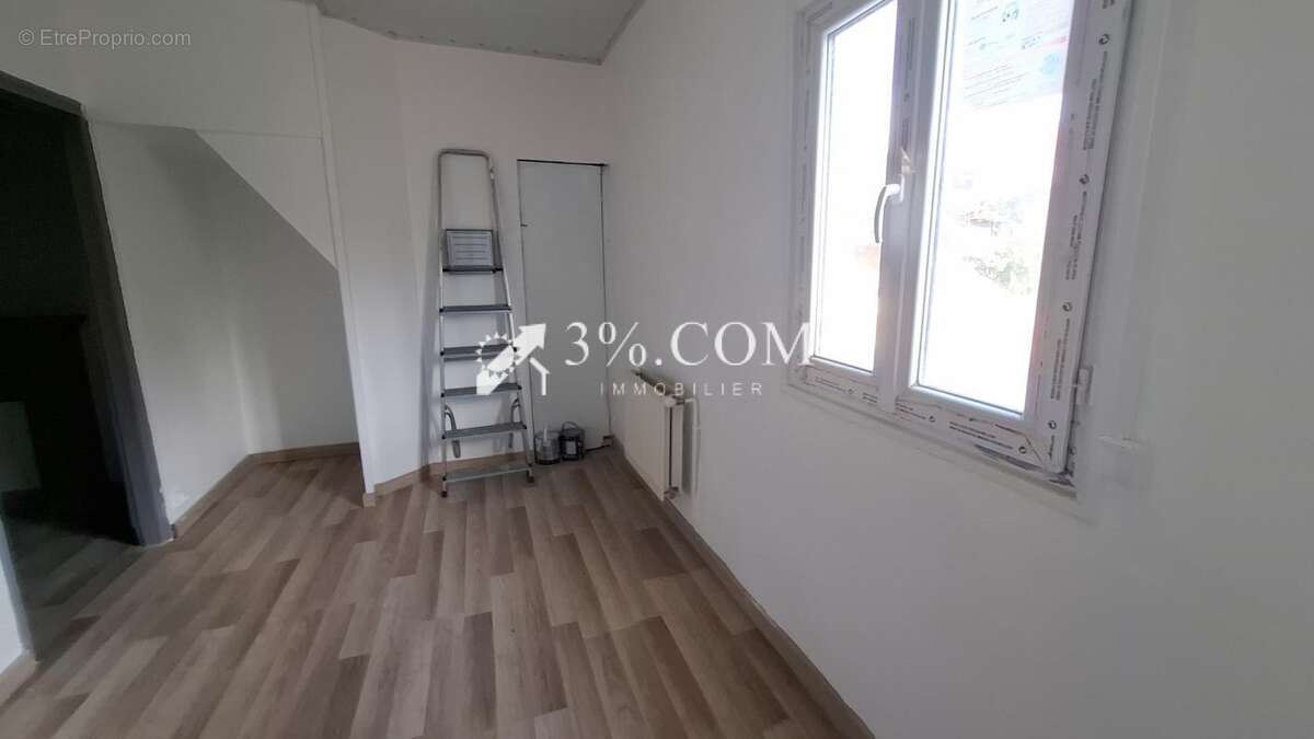 Oisemont : Maison de village  1 / 2 CH, courette, garage - photo 7