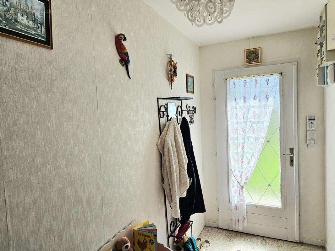 VENDU PAR L'AGENCE - Cuigy En Bray - Maison de plain pied de 72 m2 - 2 chambres - sous-sol total sur 1.400 m2 de terrain plat - photo 4