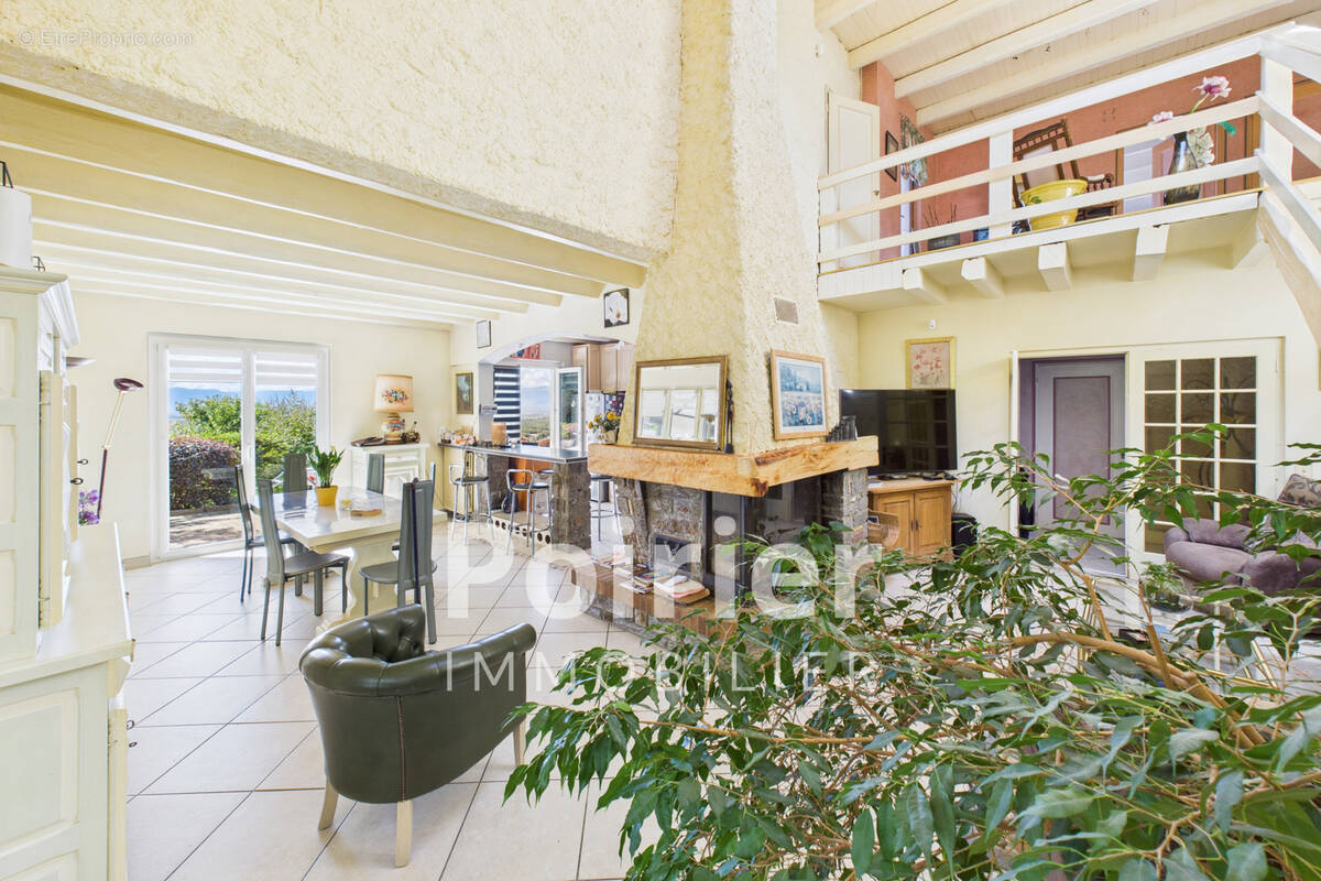 Maison à SAINT-CERGUES