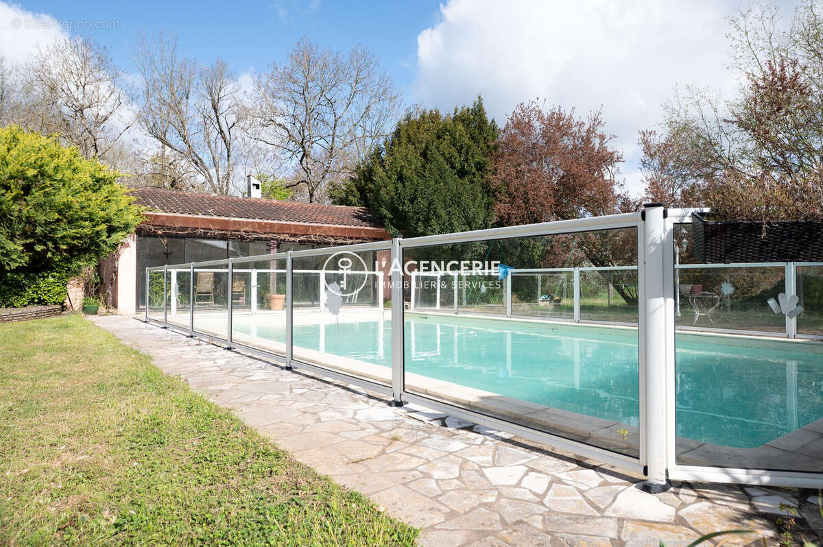 Maison à LESCURE-D'ALBIGEOIS
