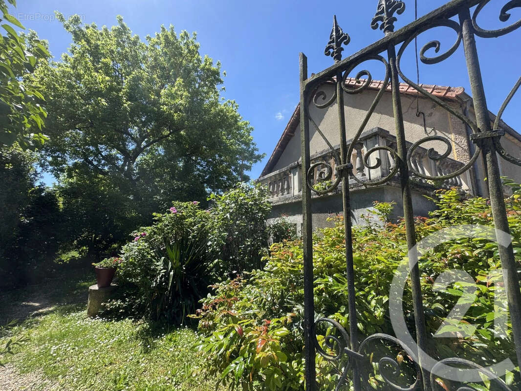 Maison à FLEZ-CUZY