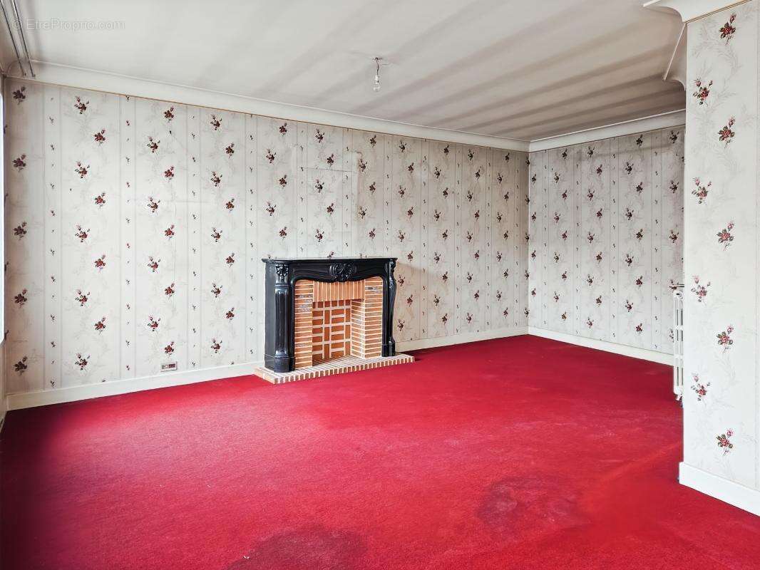 Maison à vendre 7 pièces - 180 m² - Extérieurs - 2 garages à VERTAIZON (63) - photo 12