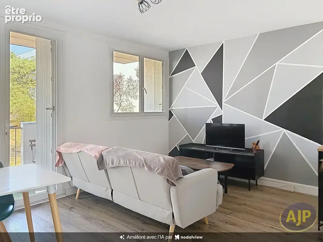 Appartement T4 avec balcon -  Proche centre-ville de Cholet - photo 2