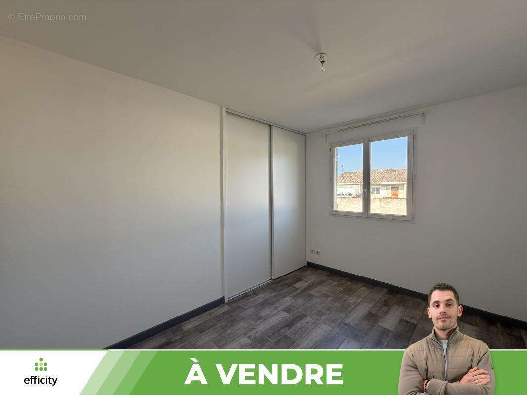 Maison 104 m² à Lussac-Les-Chateaux  - photo 11