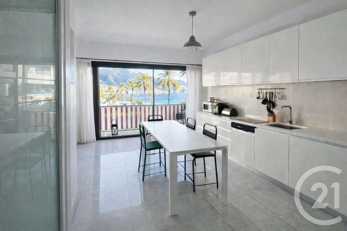 Appartement 70 m² à Roquebrune-Cap-Martin  - photo 2