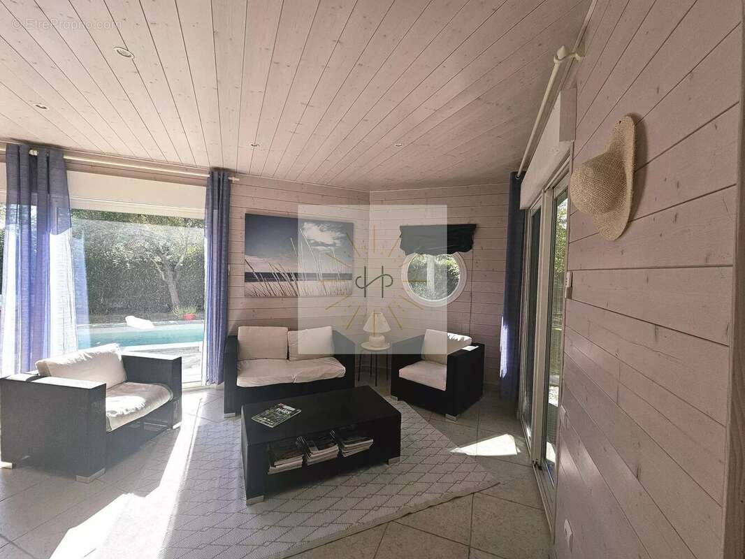 Maison à MONTELIMAR