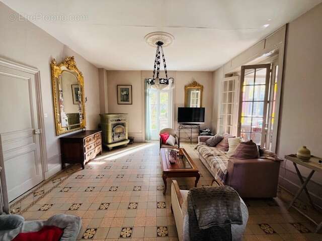 Maison à COURS-LA-VILLE