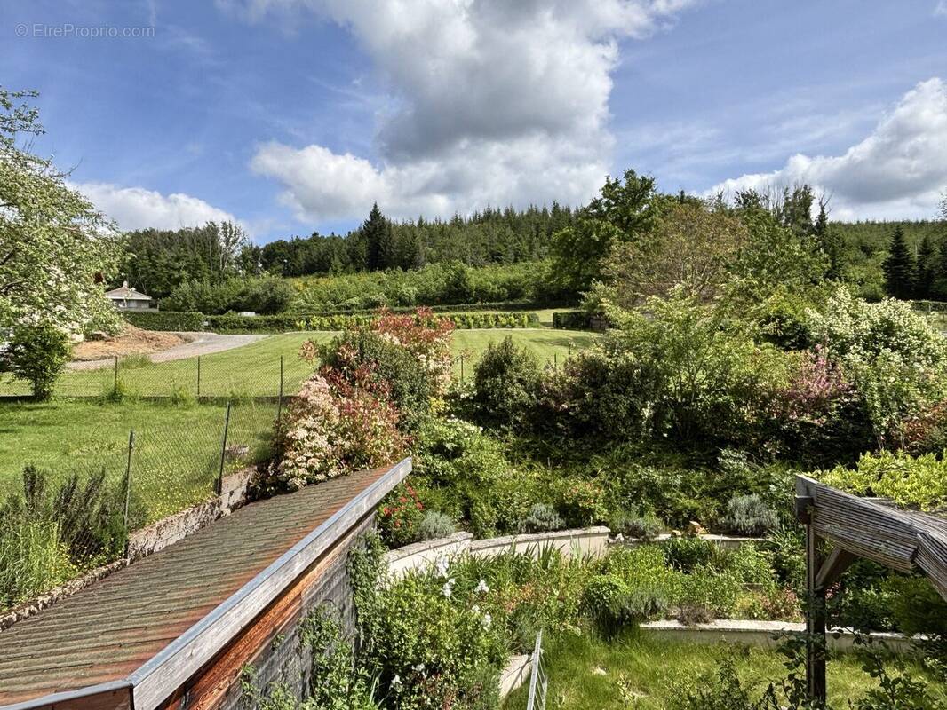 Maison à SAINT-BONNET-DES-BRUYERES