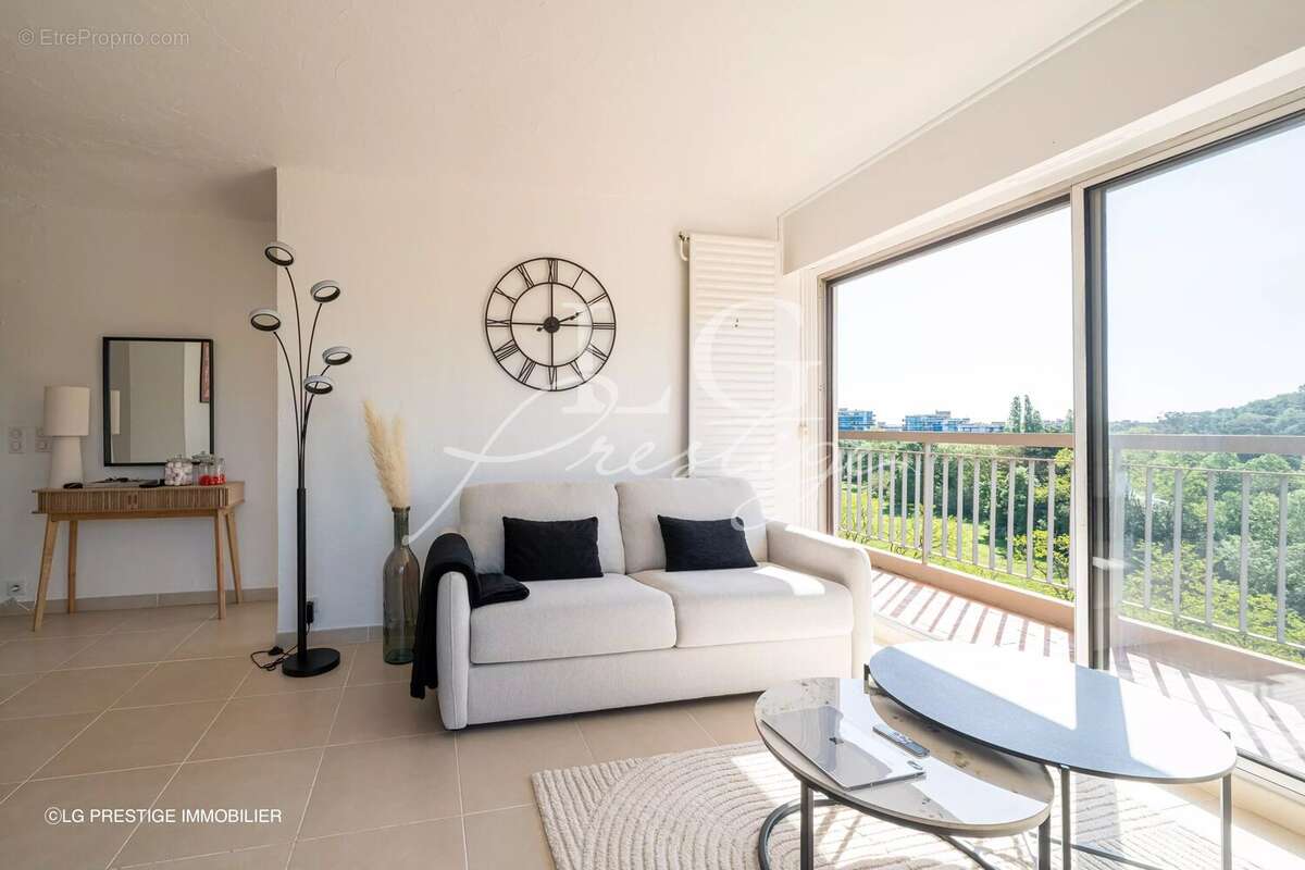Appartement à MANDELIEU-LA-NAPOULE