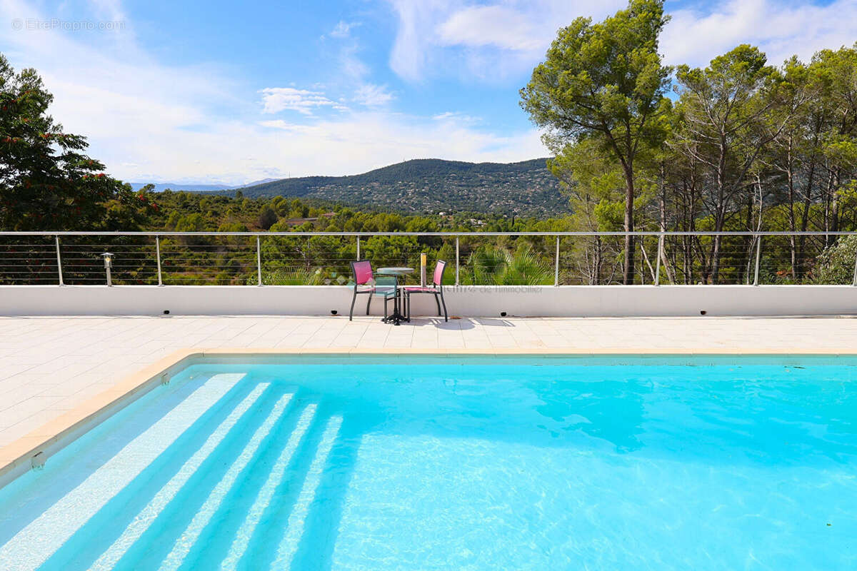 Maison à PEYMEINADE