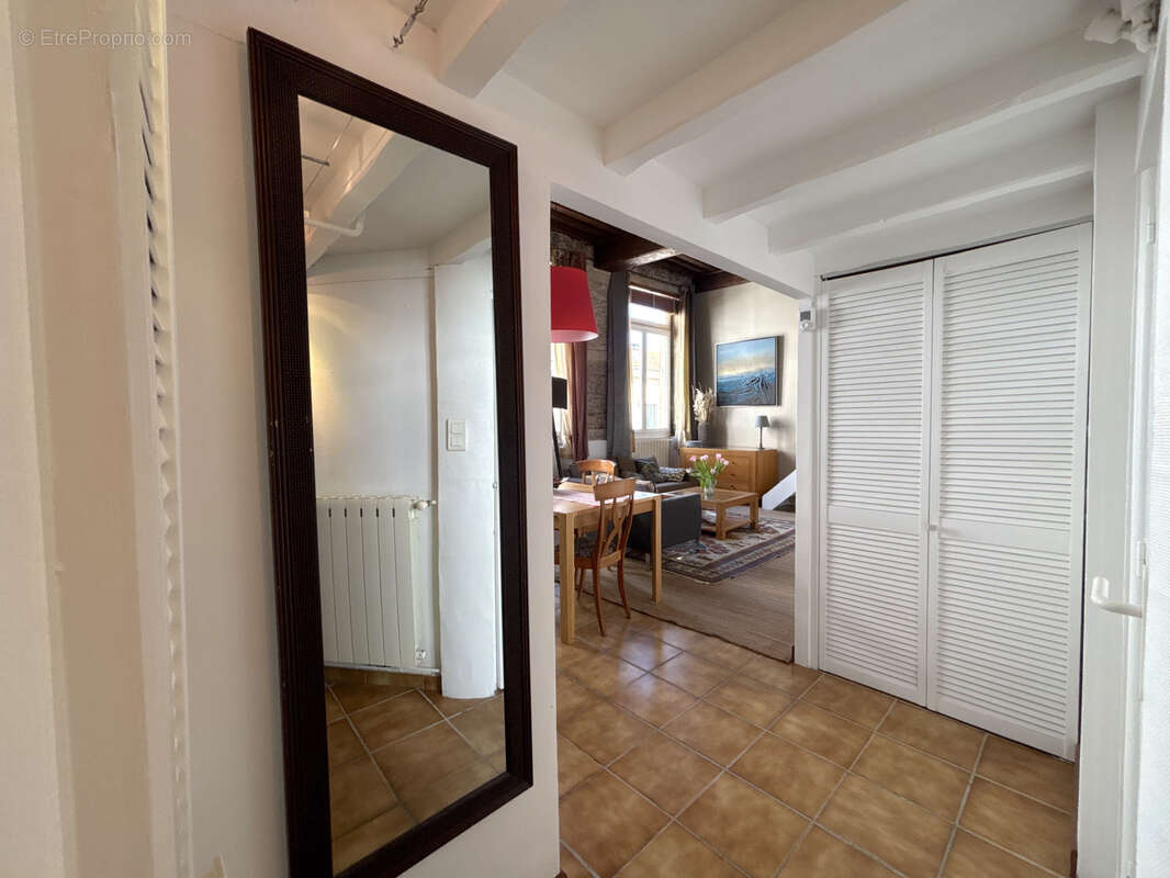LYON 4   À deux pas du Gros Caillou : CHARME CANUT de 49,39 m2 et 76,30 m2 au sol - photo 9